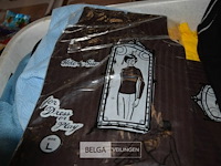 Inhoud wasmand partij div. kledij - afbeelding 4 van  5