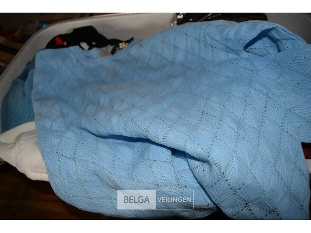 Inhoud wasmand partij div. kledij - afbeelding 5 van  5