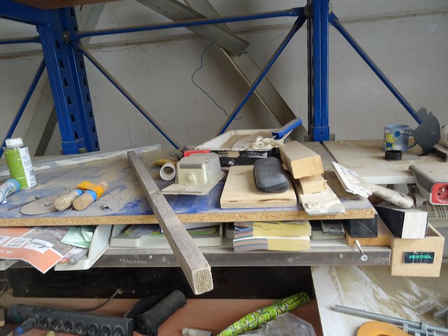 Inhoud werkbank en inhoud kast - afbeelding 9 van  11