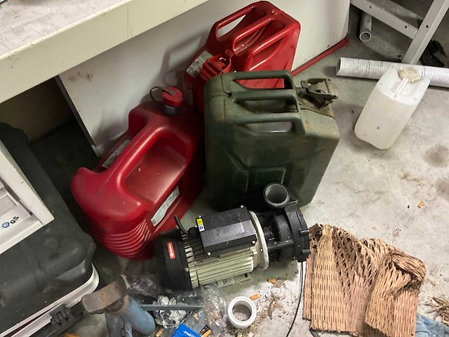 Inhoud werkplaats links - afbeelding 7 van  9