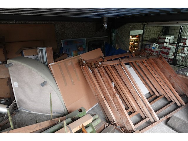 Inhoud zolder - afbeelding 2 van  11