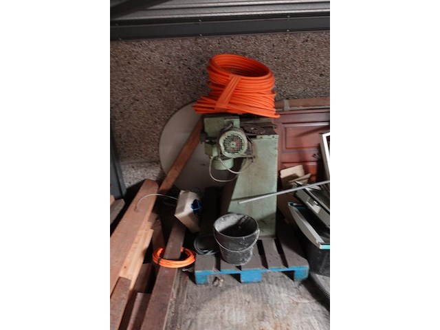 Inhoud zolder - afbeelding 1 van  11