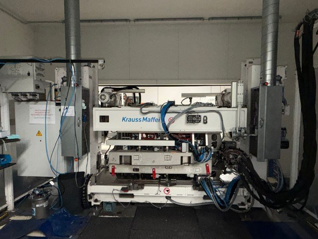Injection mold tool kraussmaffei - afbeelding 12 van  25