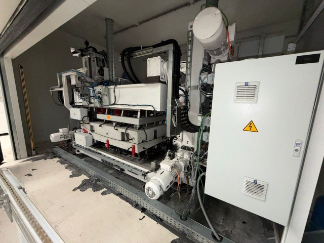 Injection mold tool kraussmaffei - afbeelding 24 van  25