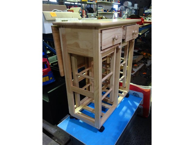 Inklapbaar houten tafeltje met 2 krukken - afbeelding 2 van  2