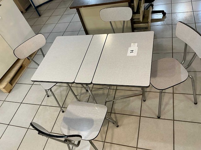 Inklapbare eetkamertafel met 4 stoelen - afbeelding 1 van  1