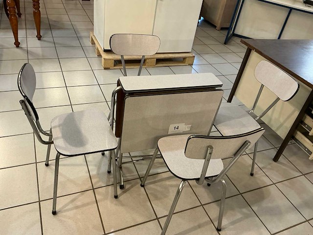 Inklapbare eetkamertafel met 4 stoelen - afbeelding 3 van  4
