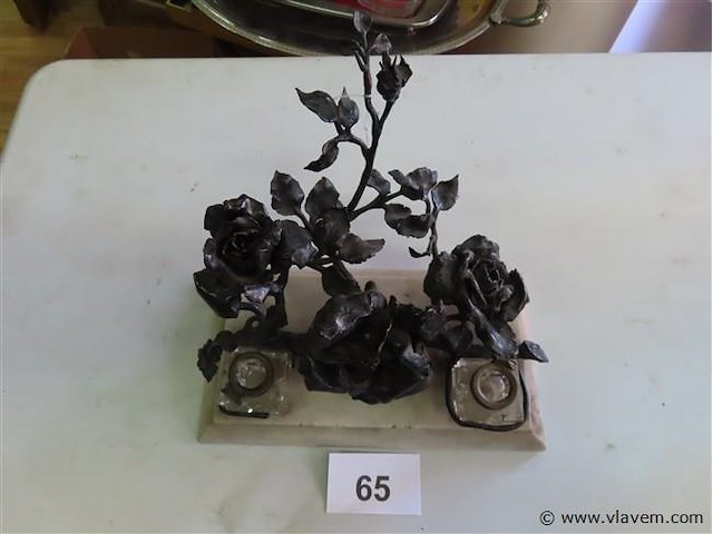 Inktstel met smeedwerk uit bloemen - afbeelding 1 van  6
