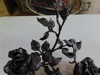 Inktstel met smeedwerk uit bloemen - afbeelding 2 van  6