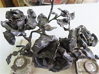 Inktstel met smeedwerk uit bloemen - afbeelding 3 van  6
