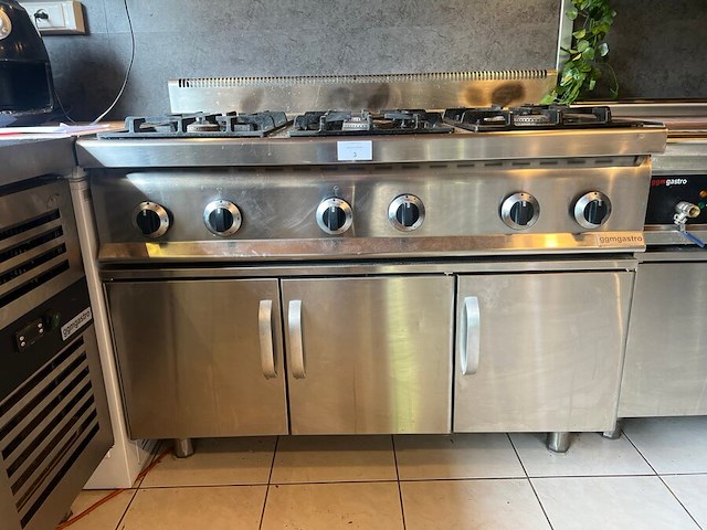 Inox 6 pits gasvuur ggmgastro , inox lage werkbank met 3 deuren (4,10) - afbeelding 5 van  6