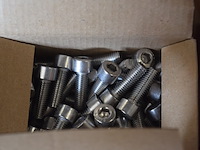 Inox bouten 8x25 ca. 8 doosjes x100st. - afbeelding 1 van  2