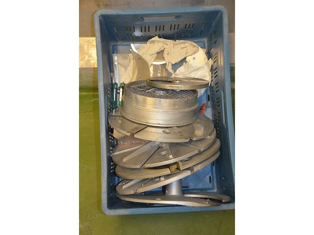 Inox cutter brunner met toebehoren in bak - afbeelding 6 van  7