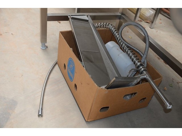 Inox dubbele spoelbak afm. 2x20m x 0,80m , karton met toebehoren - afbeelding 7 van  7