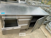 Inox kast en diverse inoxtafels en spoelbakken - afbeelding 2 van  5