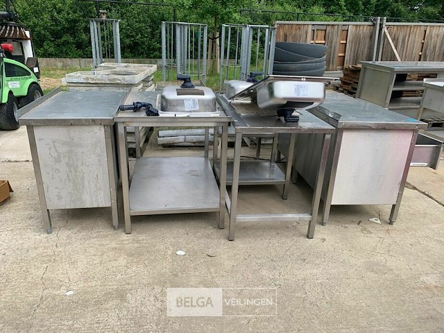Inox kast en diverse inoxtafels en spoelbakken - afbeelding 3 van  5