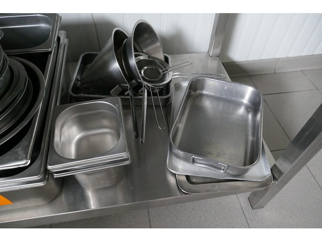 Inox keukenmateriaal - afbeelding 2 van  4