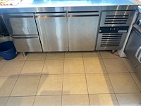 Inox koelwerkbank met 2 deuren en 2 lades ggmgastro (3) - afbeelding 2 van  8