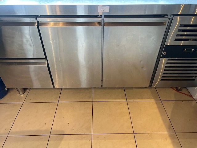 Inox koelwerkbank met 2 deuren en 2 lades ggmgastro (3) - afbeelding 4 van  8