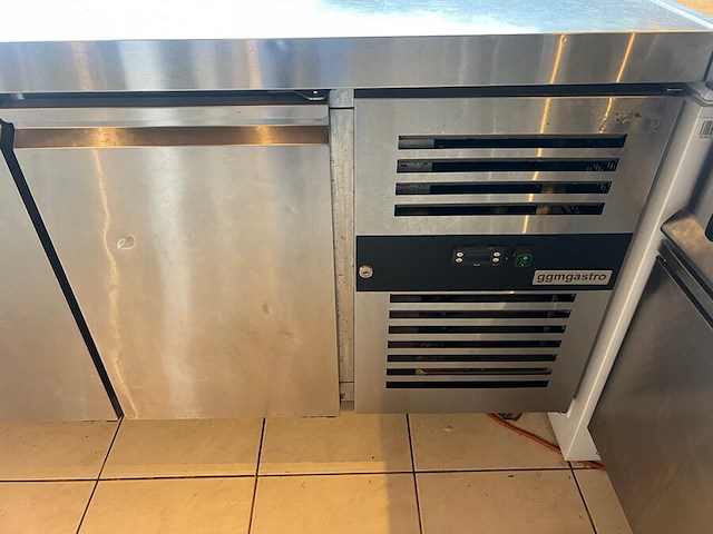 Inox koelwerkbank met 2 deuren en 2 lades ggmgastro (3) - afbeelding 5 van  8