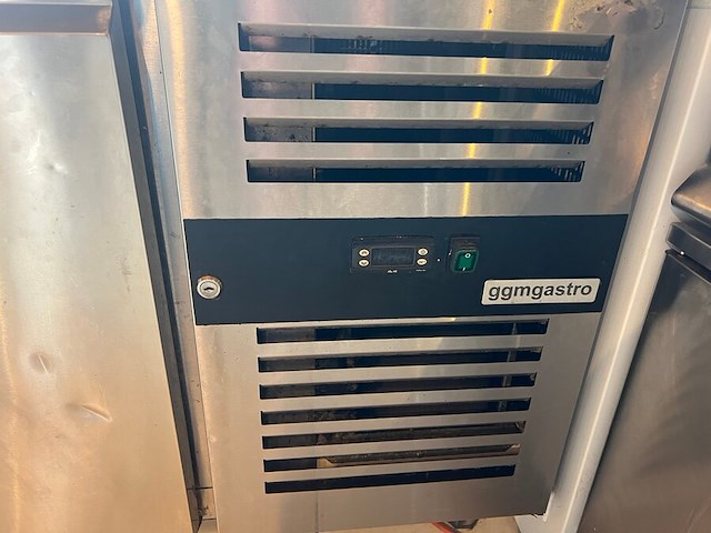 Inox koelwerkbank met 2 deuren en 2 lades ggmgastro (3) - afbeelding 6 van  8
