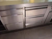 Inox kookeiland met ingebouwde koelkast, 9 leggers 2 deuren rubbens afm. 370x100 met opzet 2 leggers en ingebouwde bordenwarmer (8) - afbeelding 3 van  9