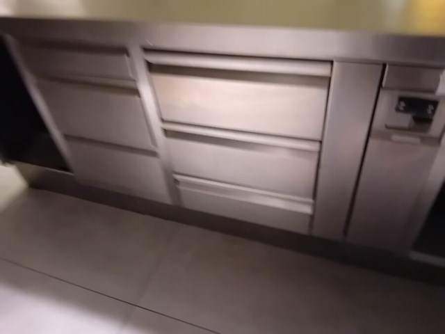 Inox kookeiland met ingebouwde koelkast, 9 leggers 2 deuren rubbens afm. 370x100 met opzet 2 leggers en ingebouwde bordenwarmer (8) - afbeelding 5 van  9