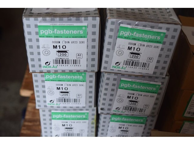 Inox moeren m10 ca. 8 doosjes x 200st. - afbeelding 1 van  2