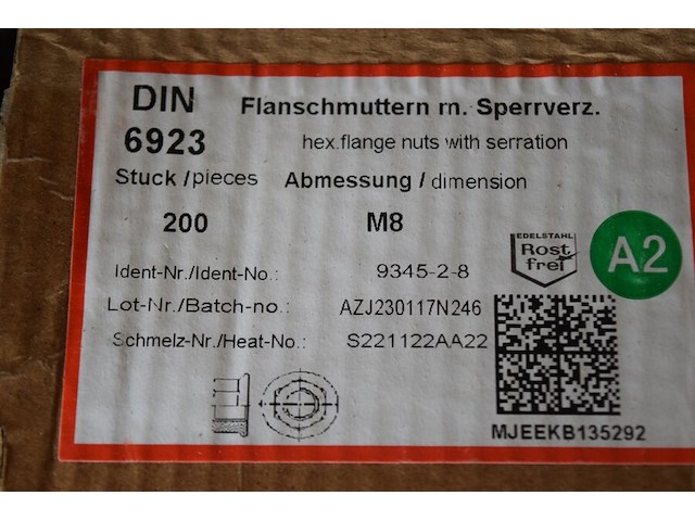 Inox moeren m8 ca. 8 doosjes x200st. - afbeelding 1 van  2