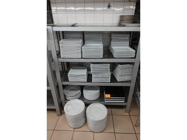 Inox rek + inhoud : borden - afbeelding 1 van  8