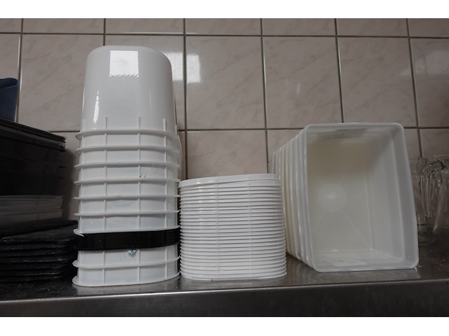 Inox rek + inhoud - afbeelding 2 van  13