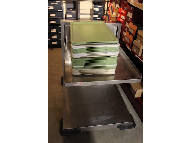 Inox servicewagen met dienbladen - afbeelding 2 van  4
