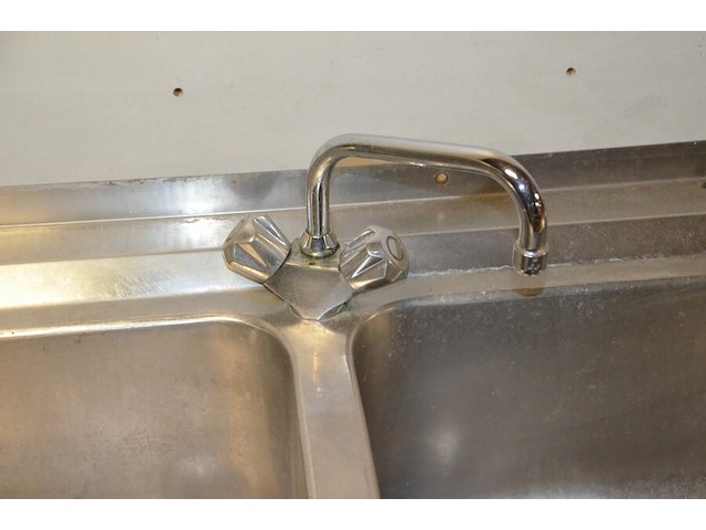 Inox spoelbak met twee spoelbakken en mengkraan afm. 200x60x80 - afbeelding 7 van  7