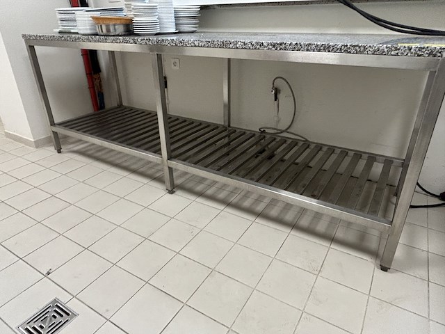 Inox tafel met natursteenblad + inhoud - afbeelding 2 van  4