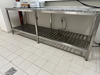 Inox tafel met natursteenblad + inhoud - afbeelding 2 van  4