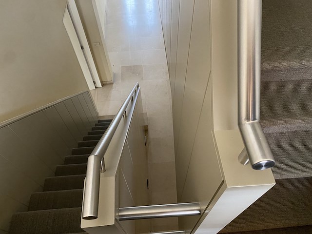 Inox trapleuning tot 2de verdiep - afbeelding 3 van  3