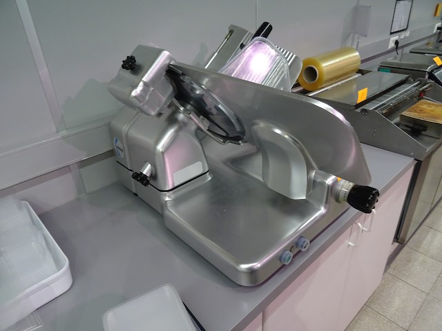 Inox vleessnijmachine kolosal by manconi - afbeelding 2 van  4