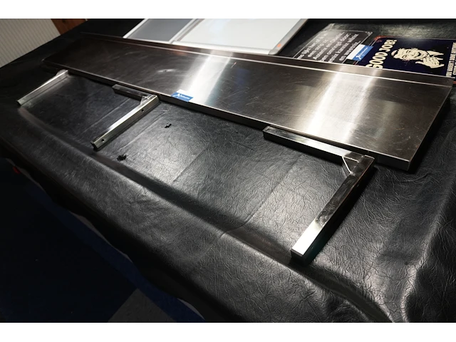 Inox wandplank met l-steunen (200 x 30 cm) - afbeelding 1 van  2