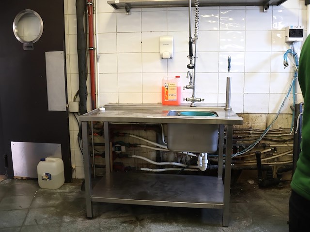 Inox wastafel met kraan - afbeelding 1 van  6