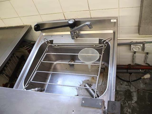 Inox wastafel met kraan - afbeelding 2 van  4