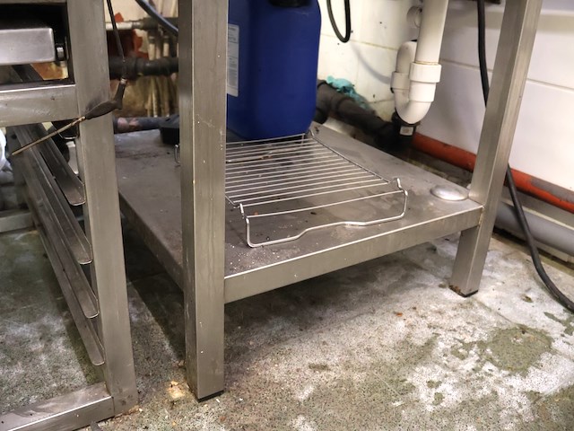 Inox wastafel met kraan - afbeelding 3 van  4