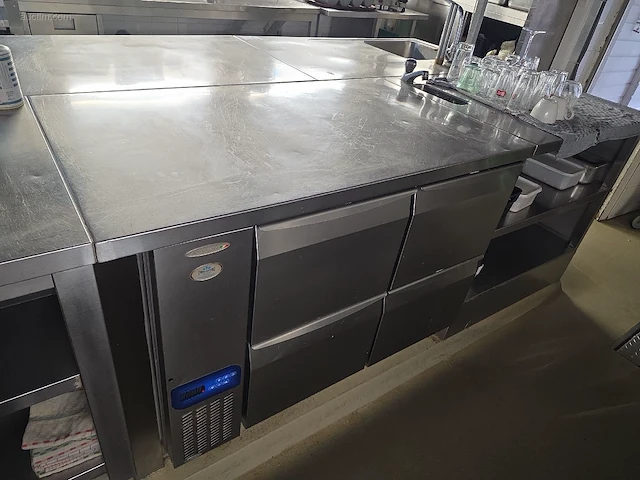 Inox werkstation met spoelbak en koeltogen... - afbeelding 22 van  25
