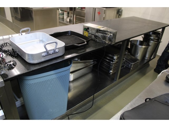 Inox werktafel met granieten werkblad - afbeelding 6 van  8