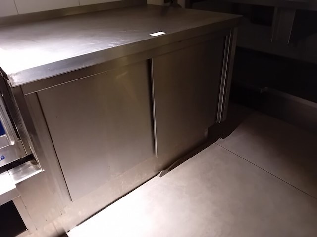 Inox werktafel met ingebouwde kast 2 schuifdeuren afm. 120x90 (2) - afbeelding 1 van  3