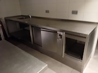 Inox werktafel met ingebouwde spoelbak, flessenkoeler 2 deuren a-aircool rubbens afm. 370x80 (1)