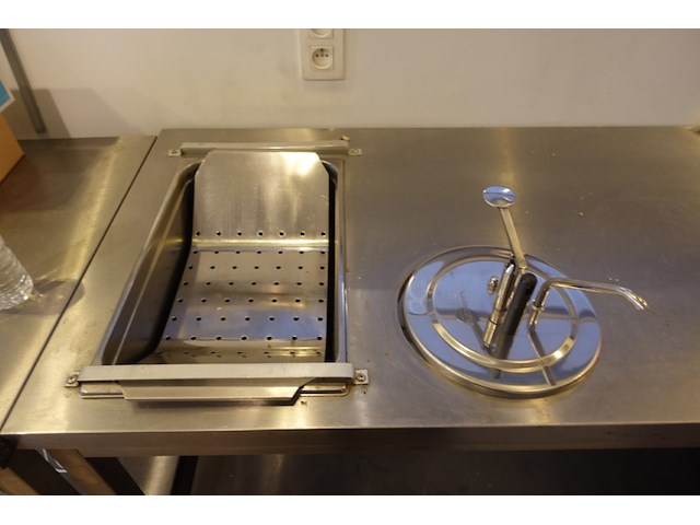 Inox werktafel - afbeelding 2 van  4