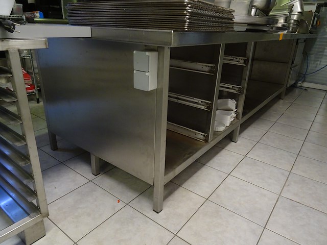Inox werktafel - afbeelding 1 van  3