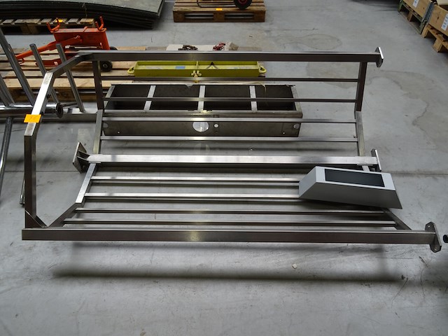 Inox/rvs onderdelen manshoge draaitrommel - afbeelding 1 van  5