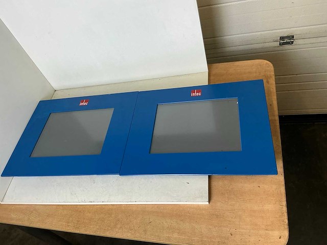 Intec 15” tft monitor (2x) - afbeelding 1 van  7