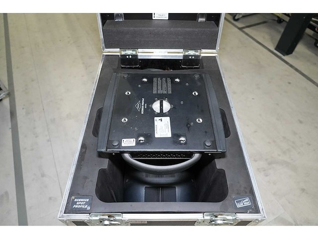 Intelligent projector scenius profile + flightcase - afbeelding 2 van  3